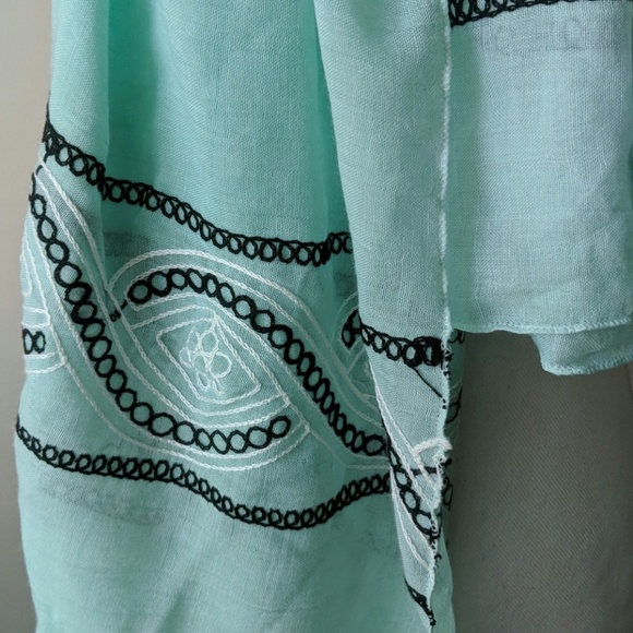NWOT Sea foam green embroidered scarf - Picture 3 of 3